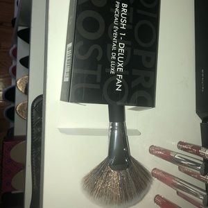 Makeup brush fan